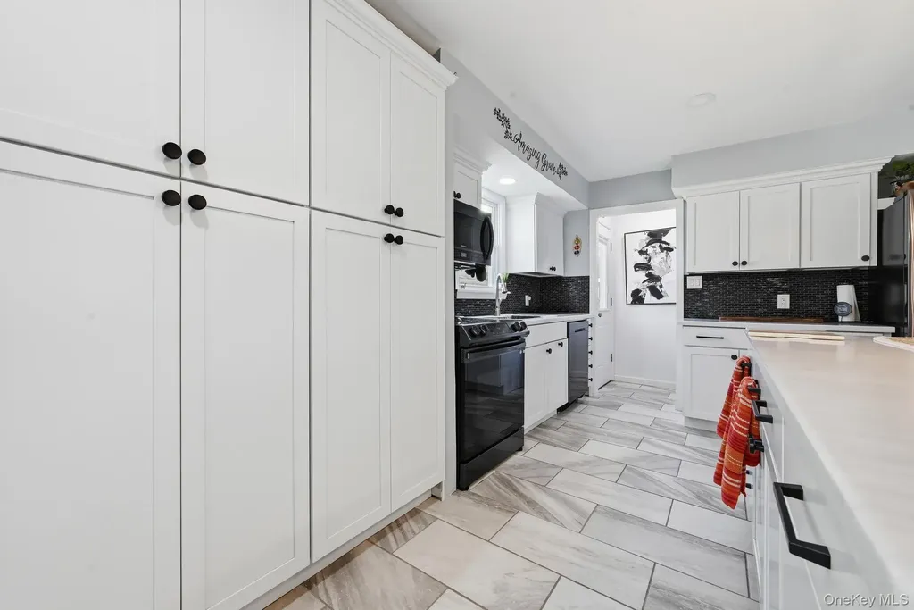 3 Miriam Lane Plainview NY 11803