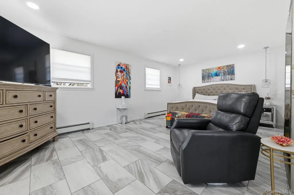 3 Miriam Lane Plainview NY 11803