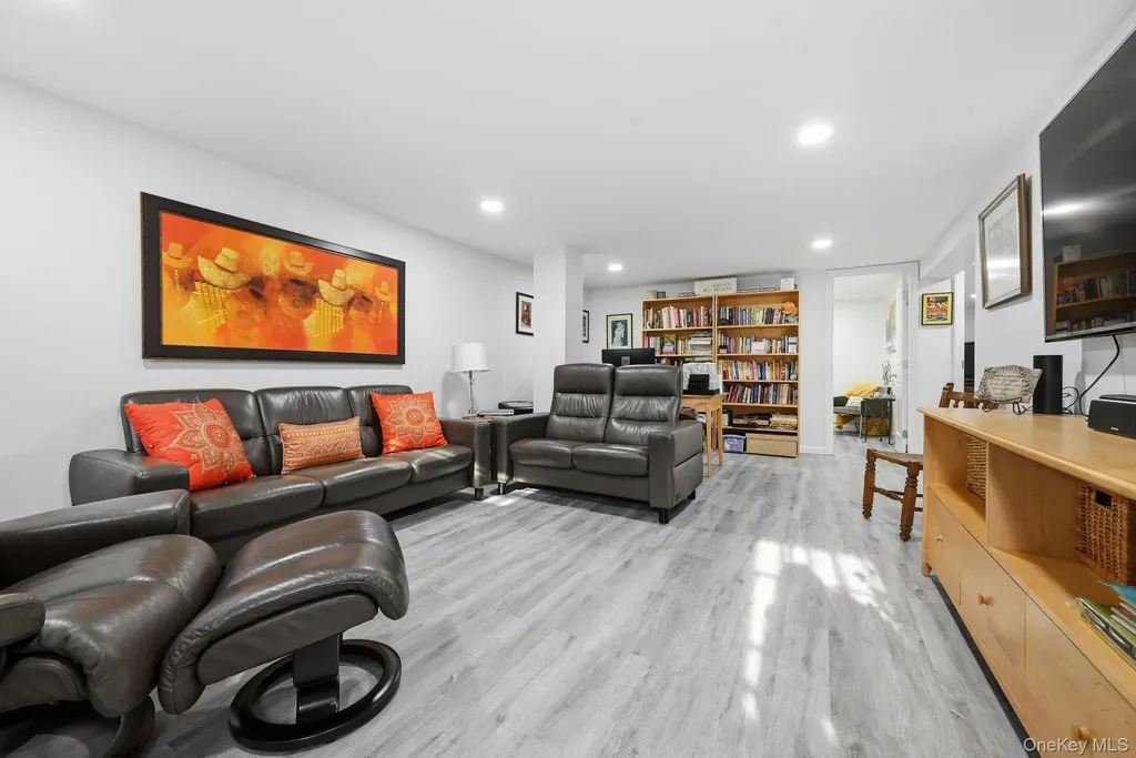 3 Miriam Lane Plainview NY 11803