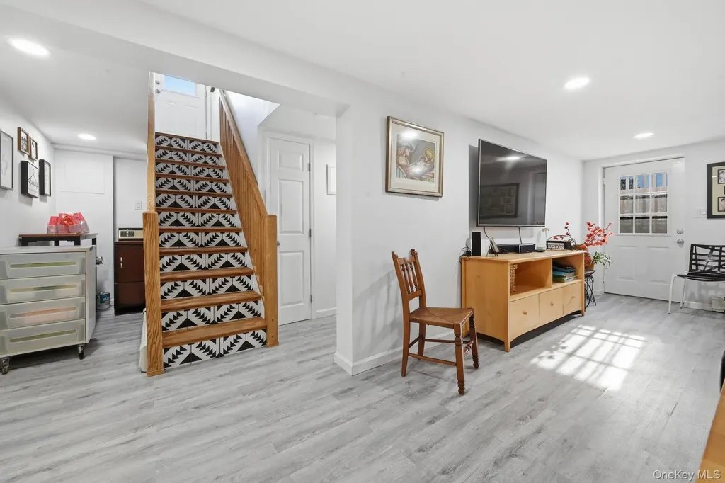 3 Miriam Lane Plainview NY 11803