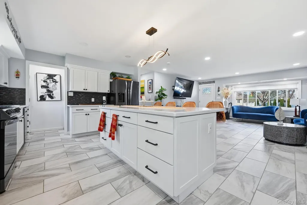 3 Miriam Lane Plainview NY 11803