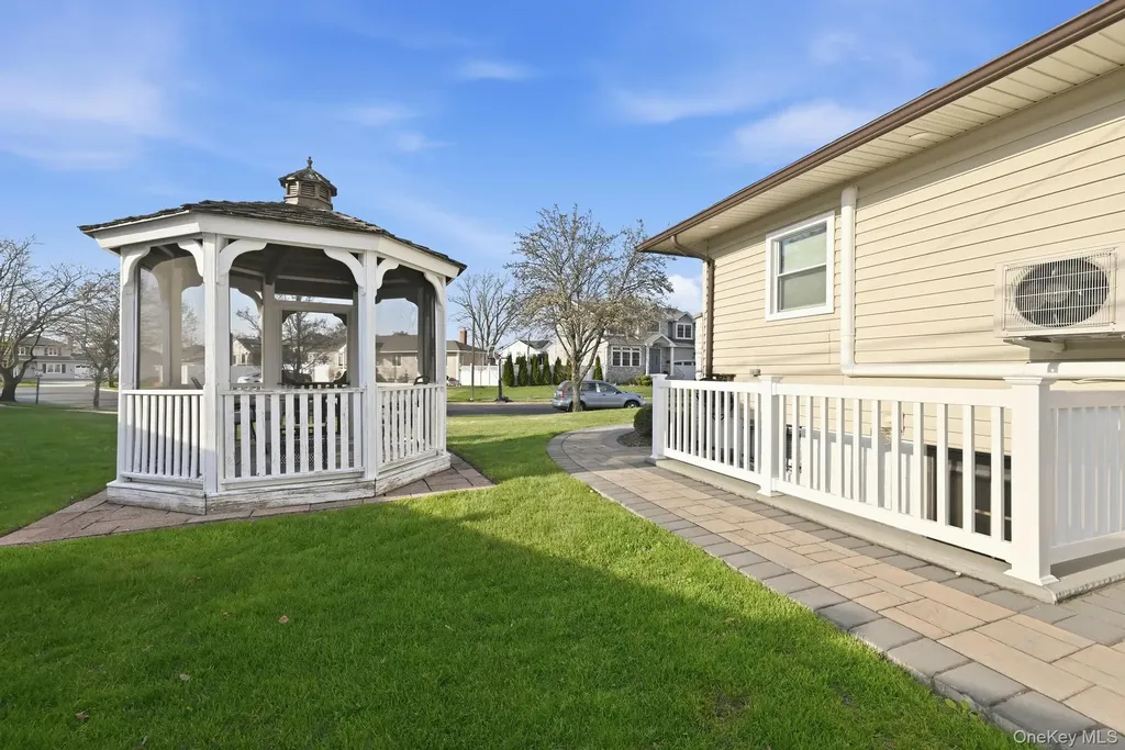 3 Miriam Lane Plainview NY 11803