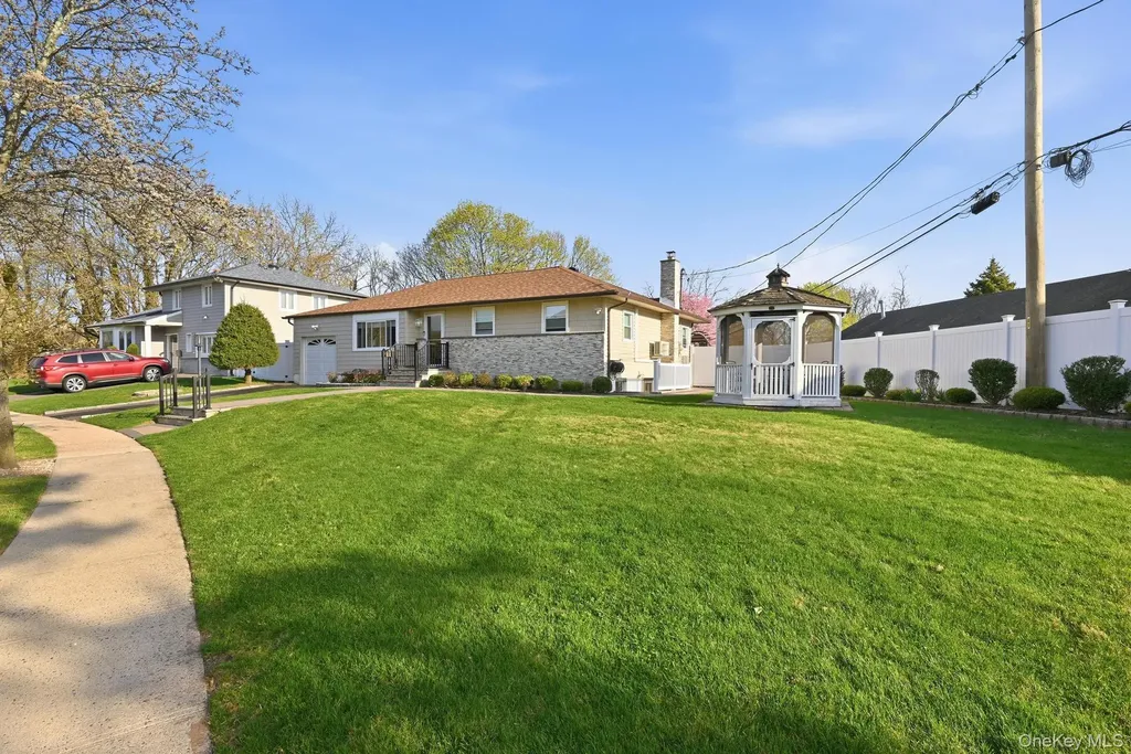 3 Miriam Lane Plainview NY 11803