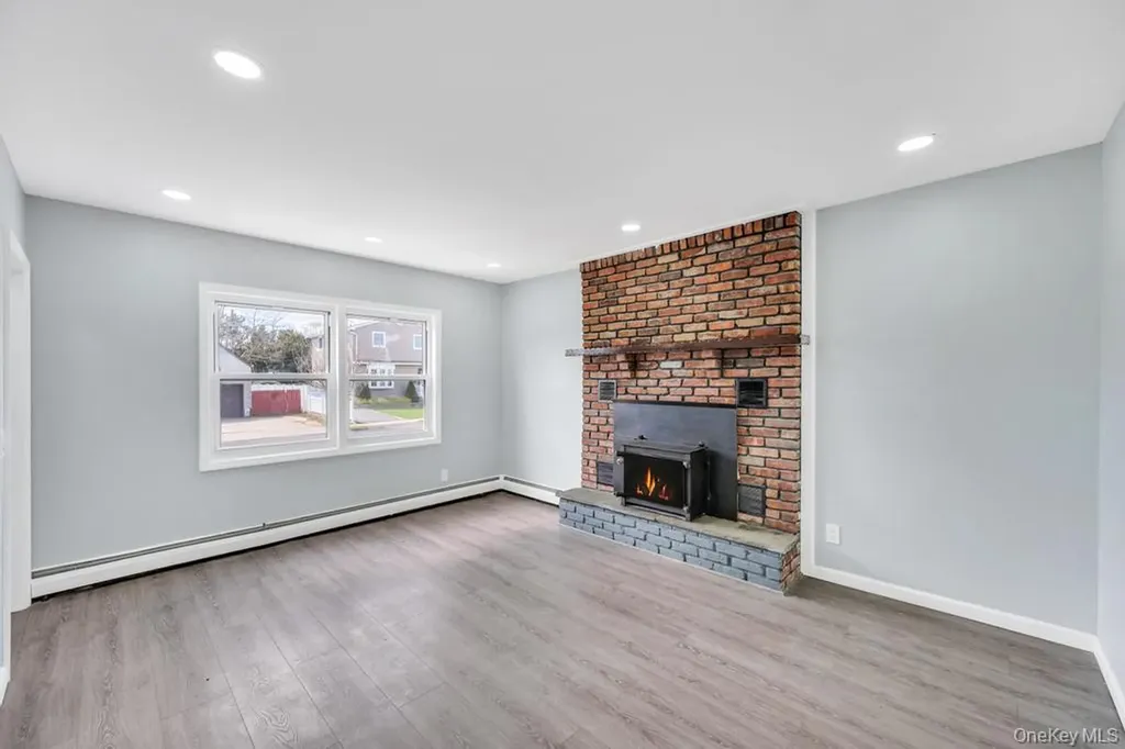 108 Lido Parkway Lindenhurst NY 11757