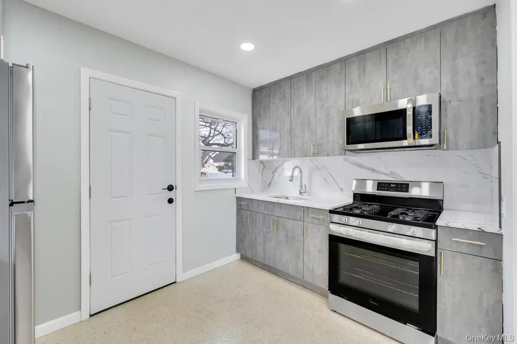 108 Lido Parkway Lindenhurst NY 11757