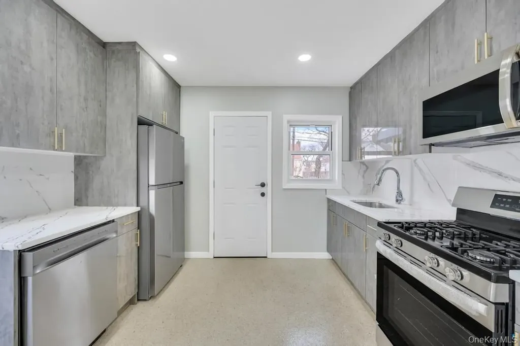 108 Lido Parkway Lindenhurst NY 11757