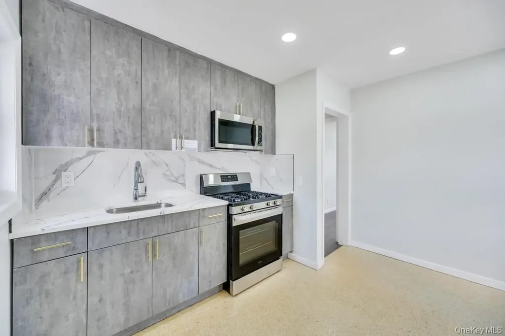 108 Lido Parkway Lindenhurst NY 11757