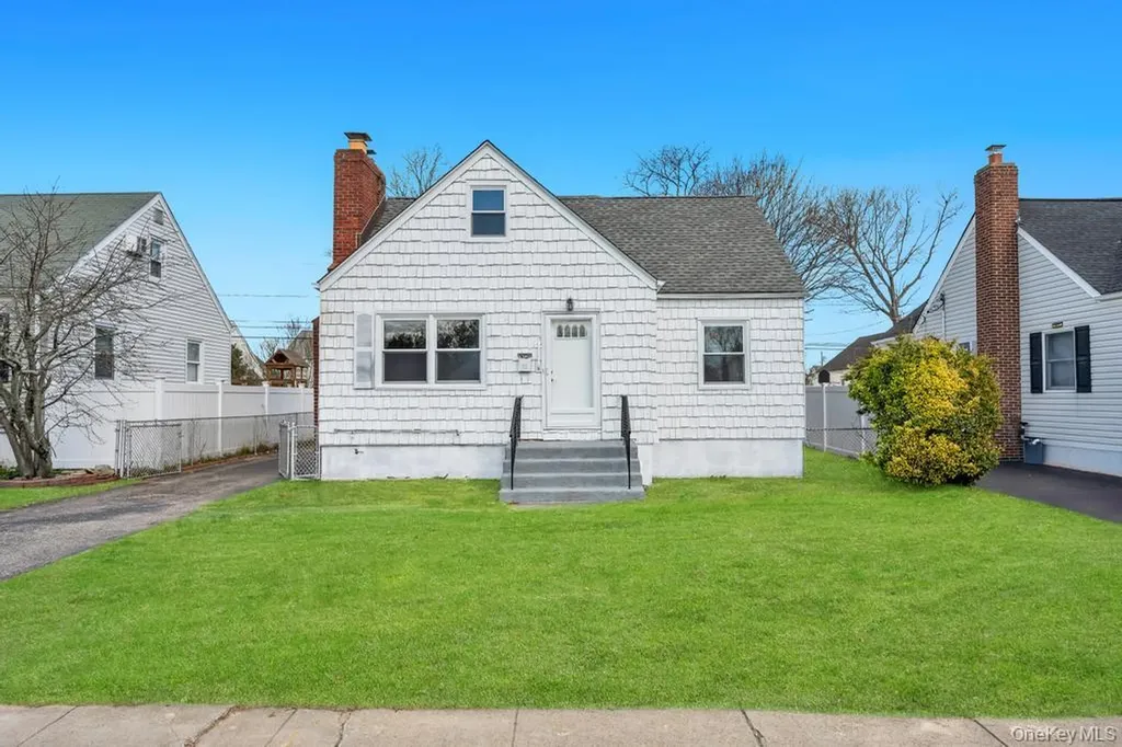 108 Lido Parkway Lindenhurst NY 11757