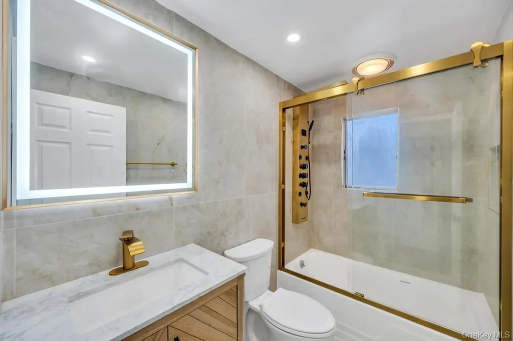108 Lido Parkway Lindenhurst NY 11757