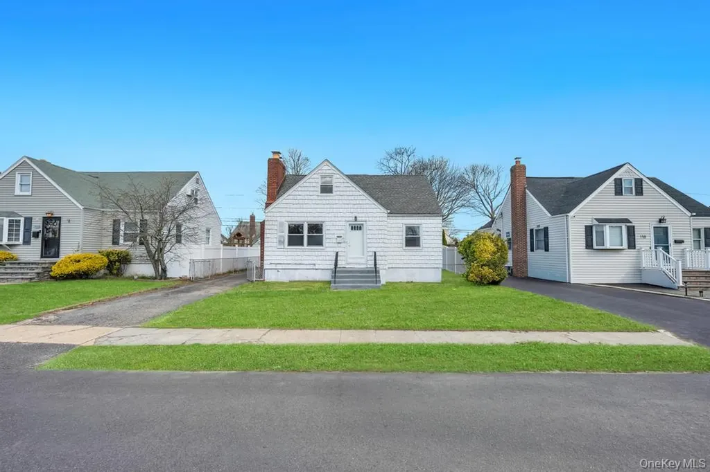 108 Lido Parkway Lindenhurst NY 11757