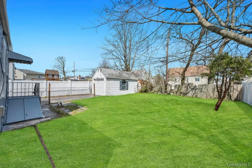 108 Lido Parkway Lindenhurst NY 11757