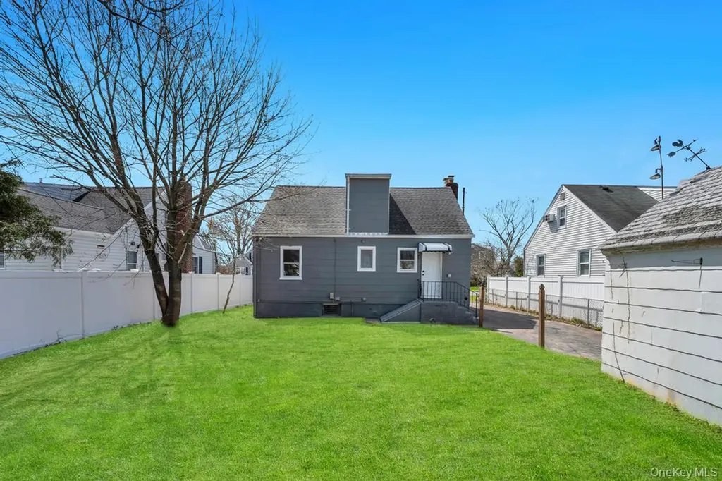 108 Lido Parkway Lindenhurst NY 11757
