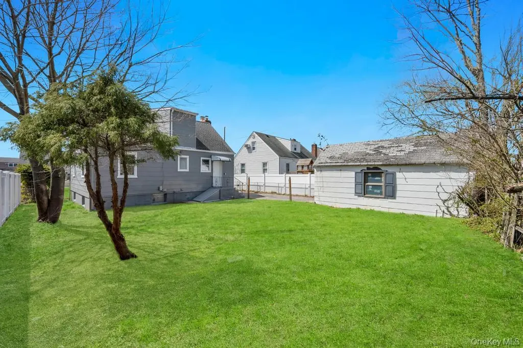 108 Lido Parkway Lindenhurst NY 11757