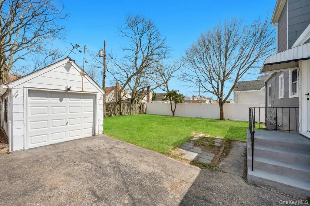 108 Lido Parkway Lindenhurst NY 11757