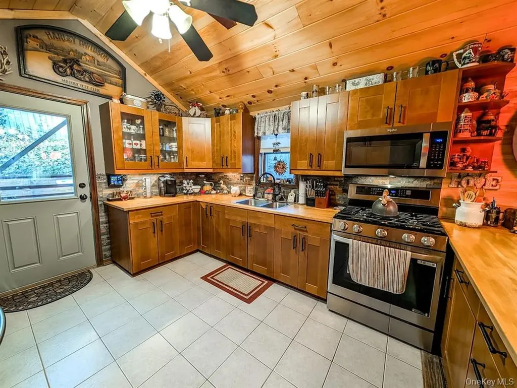 33 Park Drive Rocky Point NY 11778