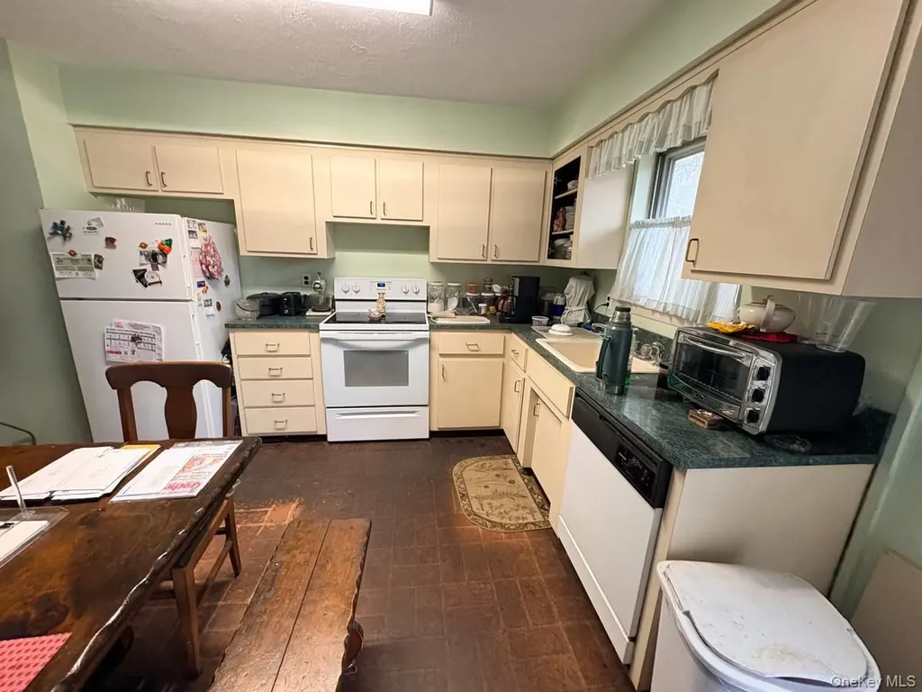 66 40th Street Islip NY 11751