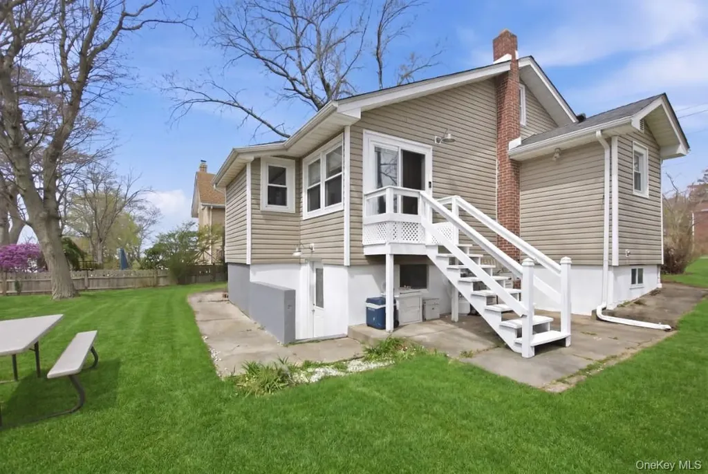 14 Sunburst Drive Rocky Point NY 11778