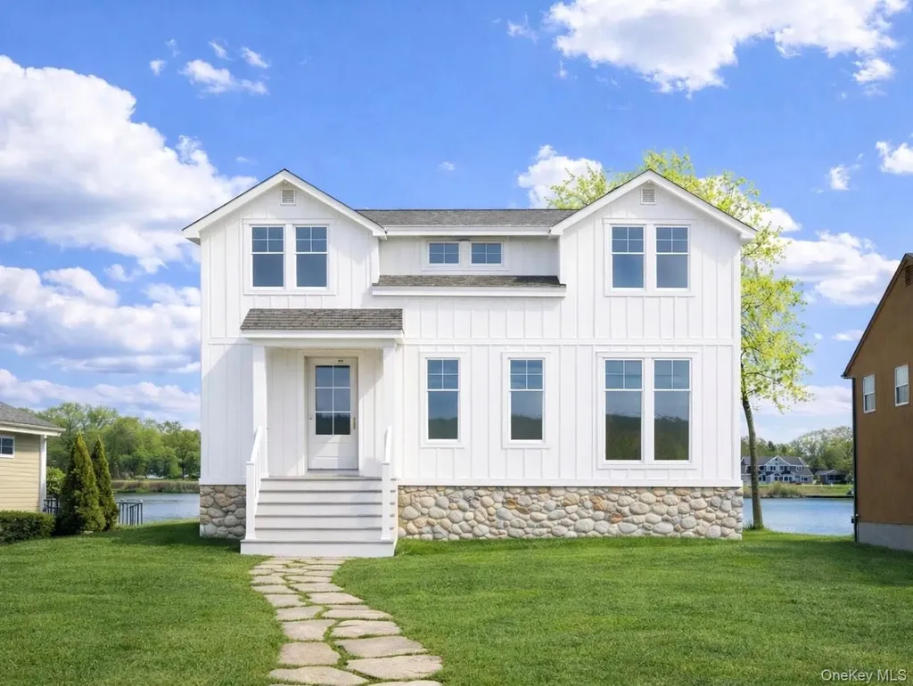 Center Moriches NY, 103 Hewitt Boulevard