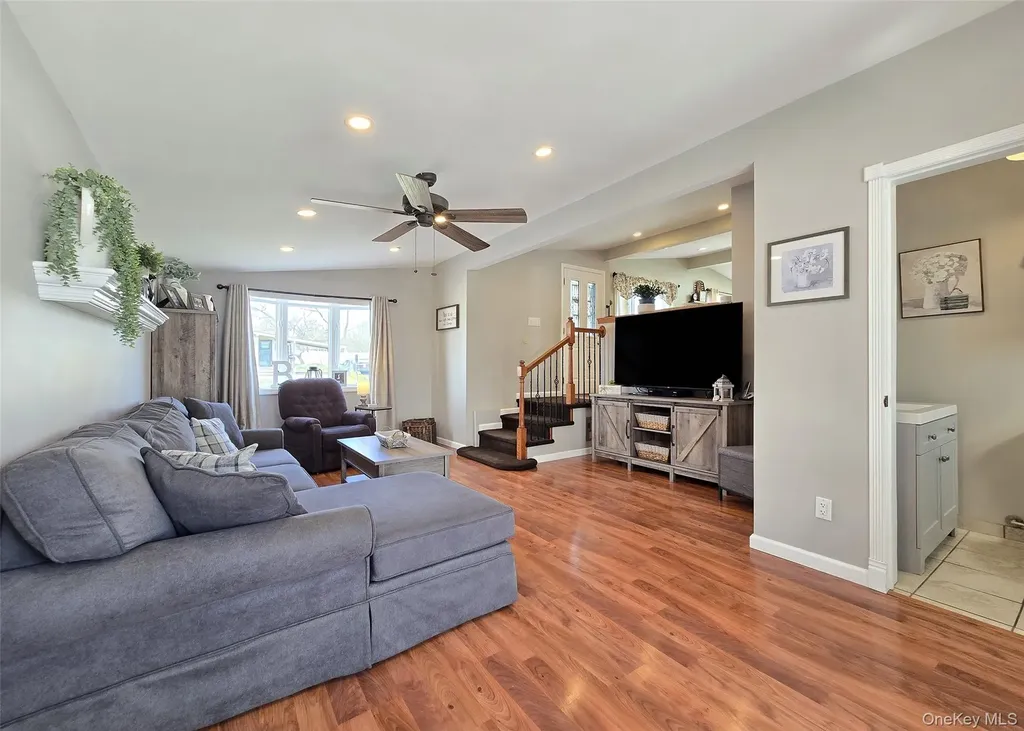 25 Peter Road Ronkonkoma NY 11779