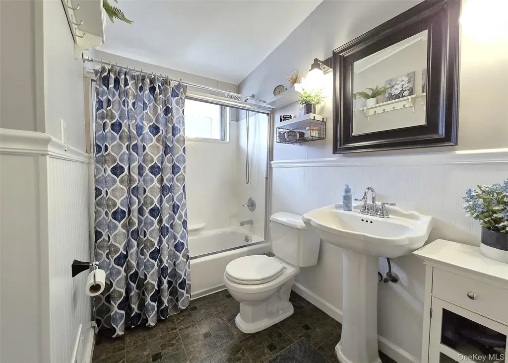 25 Peter Road Ronkonkoma NY 11779