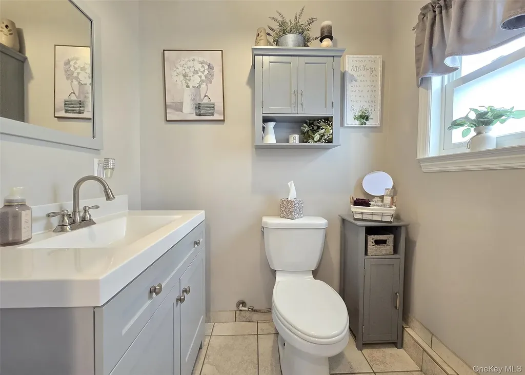 25 Peter Road Ronkonkoma NY 11779
