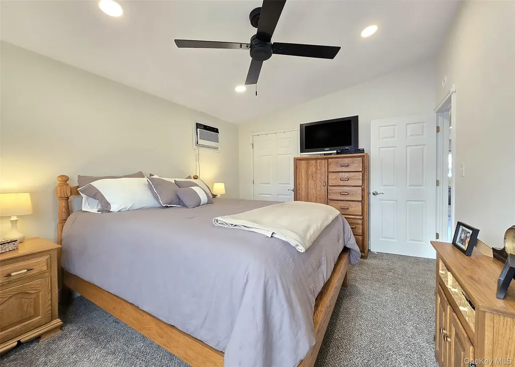 25 Peter Road Ronkonkoma NY 11779