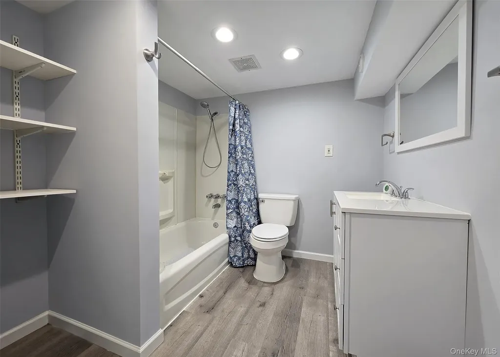 25 Peter Road Ronkonkoma NY 11779