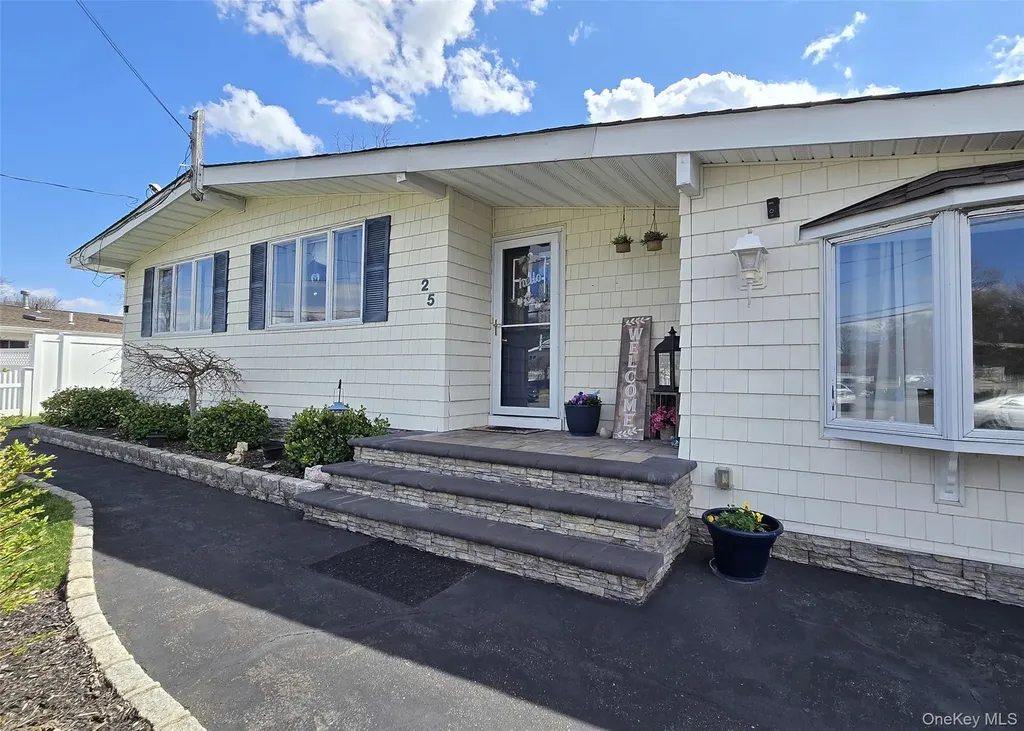 25 Peter Road Ronkonkoma NY 11779