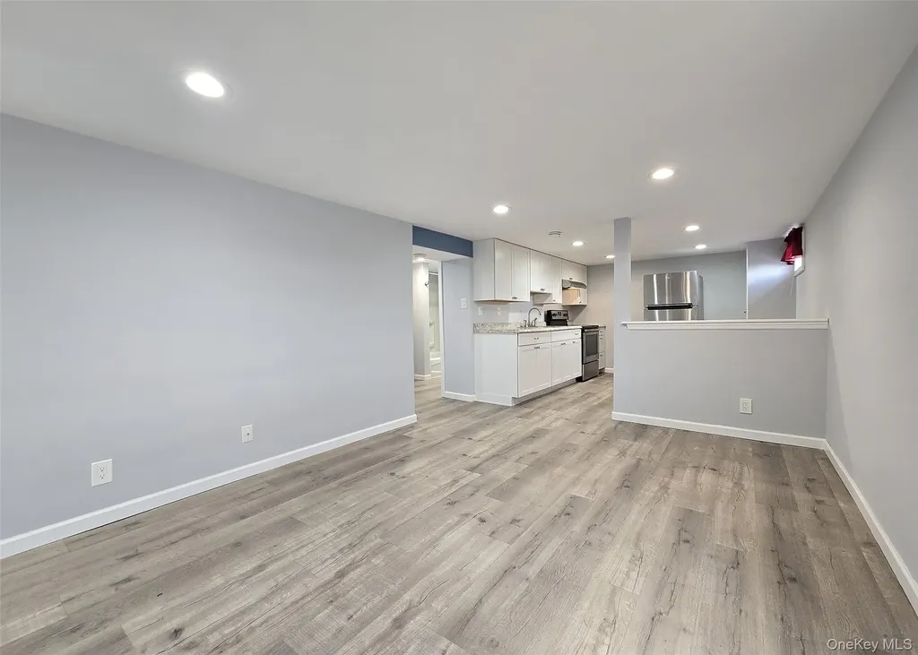 25 Peter Road Ronkonkoma NY 11779