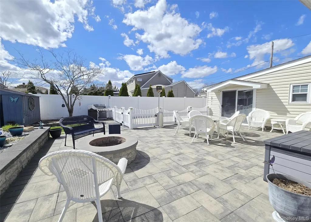 25 Peter Road Ronkonkoma NY 11779