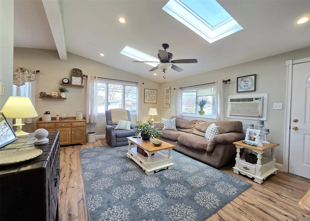 25 Peter Road Ronkonkoma NY 11779