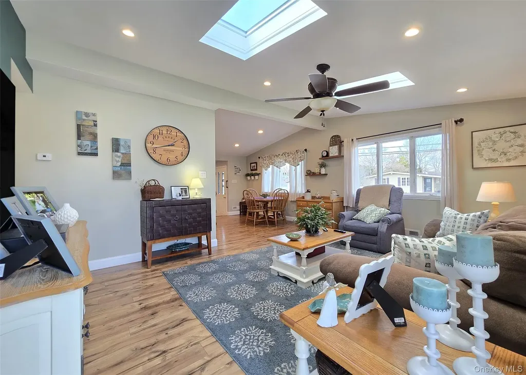 25 Peter Road Ronkonkoma NY 11779