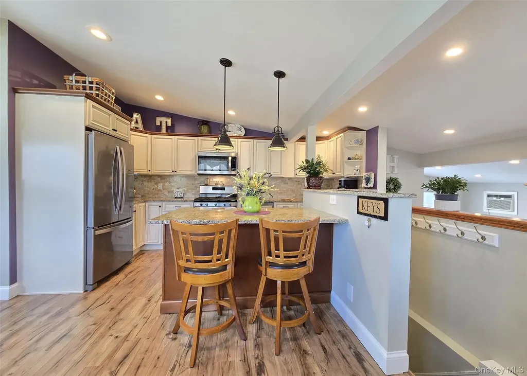 25 Peter Road Ronkonkoma NY 11779
