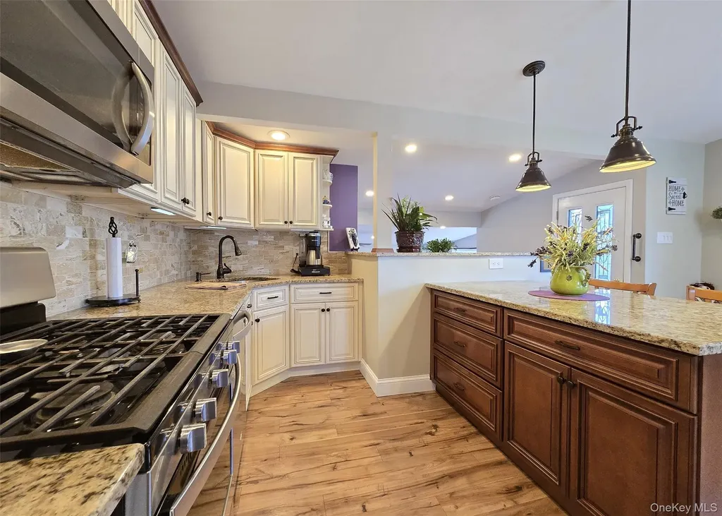 25 Peter Road Ronkonkoma NY 11779