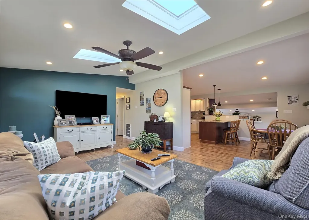 25 Peter Road Ronkonkoma NY 11779
