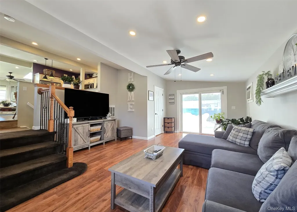 25 Peter Road Ronkonkoma NY 11779