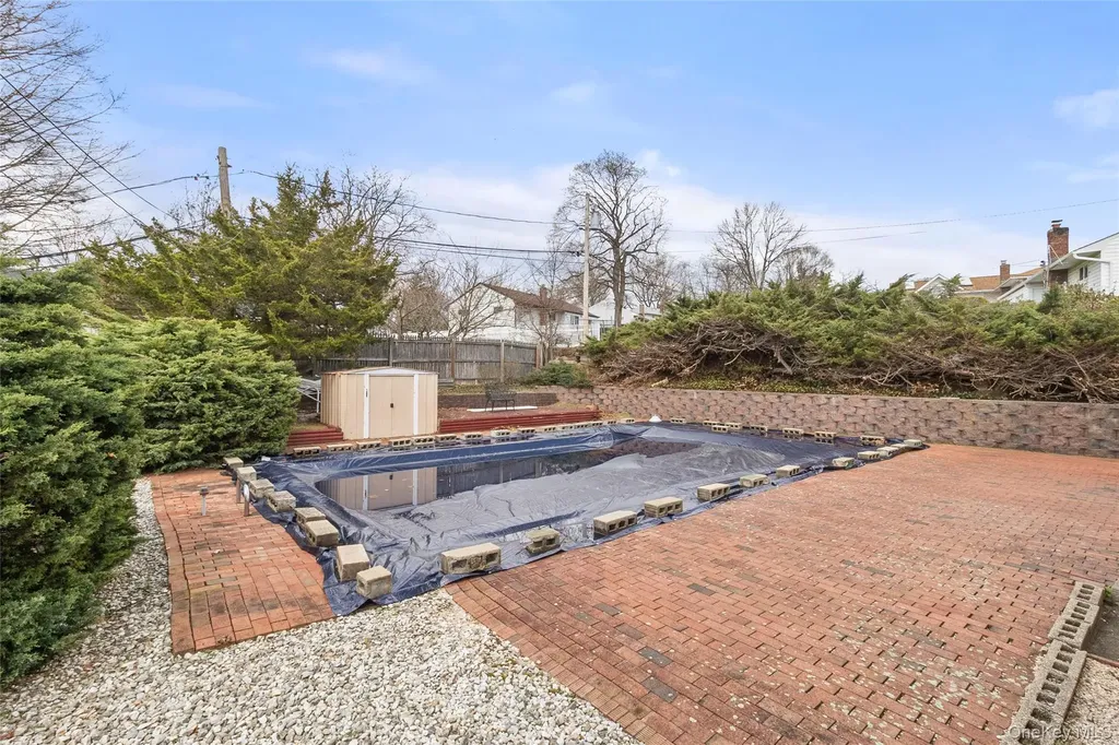 69 Amsterdam Road Smithtown NY 11787