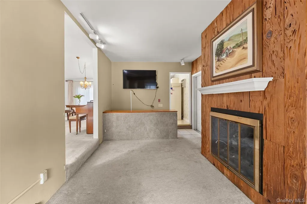 69 Amsterdam Road Smithtown NY 11787