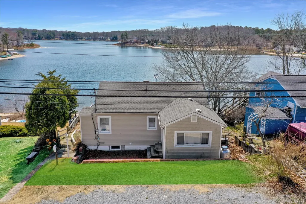 243 Lakeside Trail Ridge NY 11961