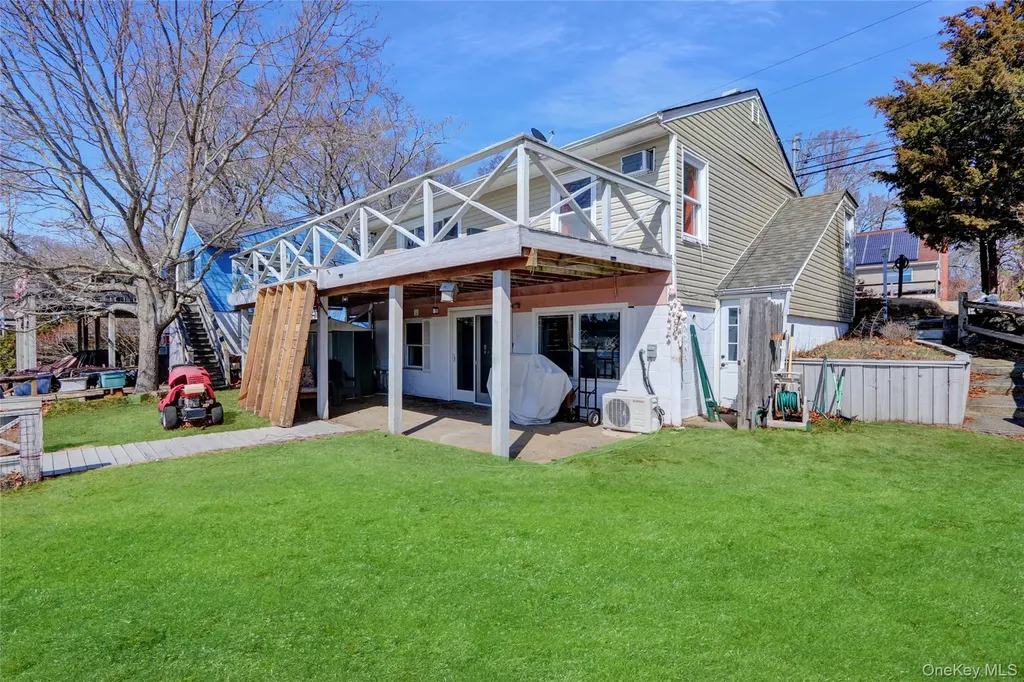 243 Lakeside Trail Ridge NY 11961