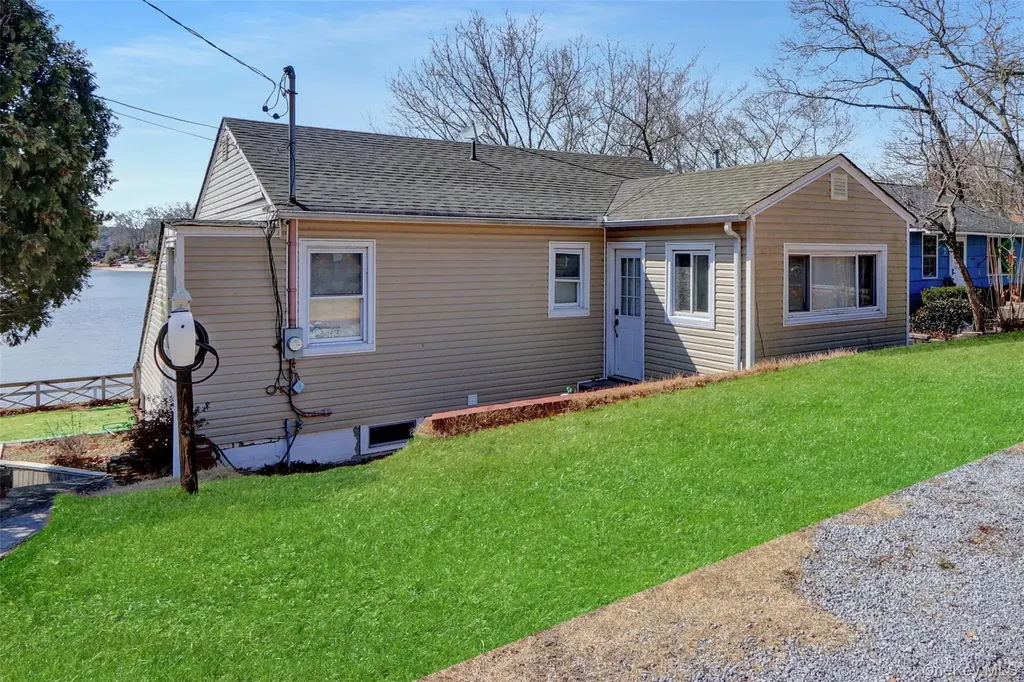 243 Lakeside Trail Ridge NY 11961