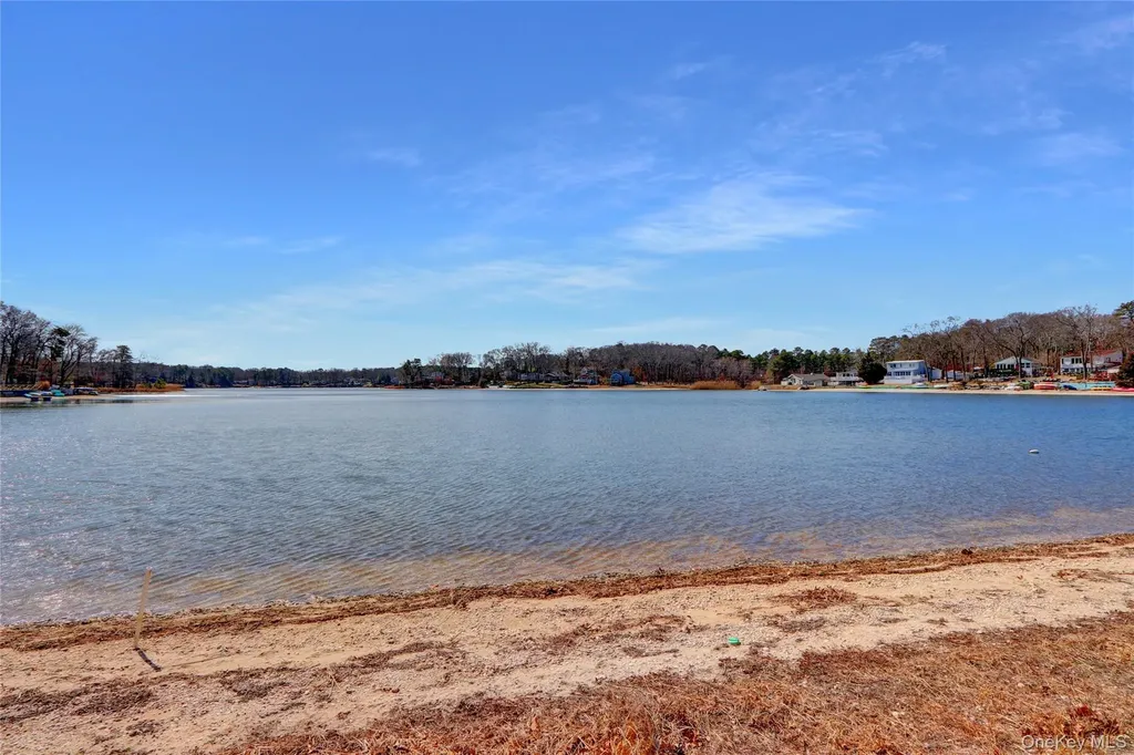 243 Lakeside Trail Ridge NY 11961