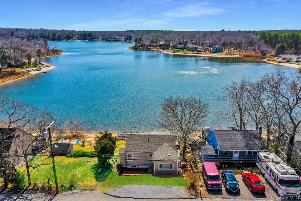 243 Lakeside Trail Ridge NY 11961