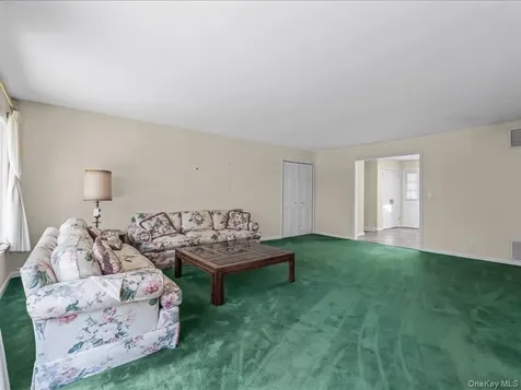 25 Jaegger Drive Old Brookville NY 11545