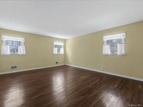 25 Jaegger Drive Old Brookville NY 11545