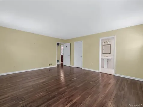 25 Jaegger Drive Old Brookville NY 11545