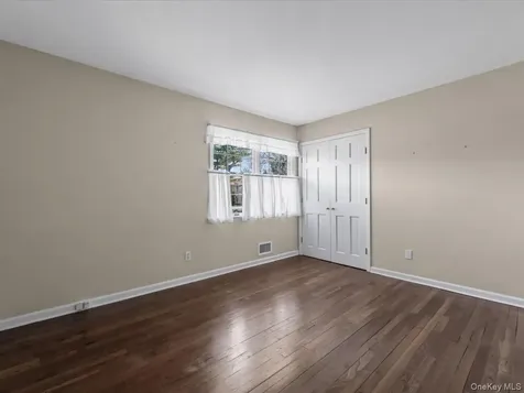 25 Jaegger Drive Old Brookville NY 11545