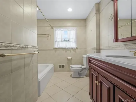 25 Jaegger Drive Old Brookville NY 11545