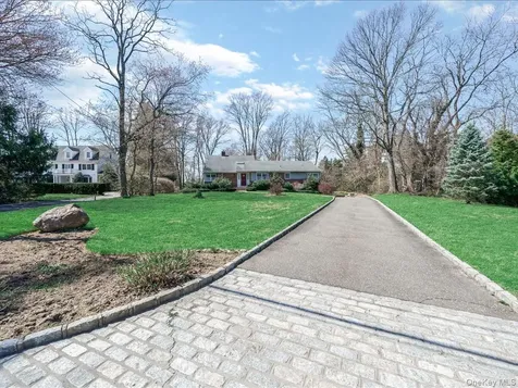 25 Jaegger Drive Old Brookville NY 11545