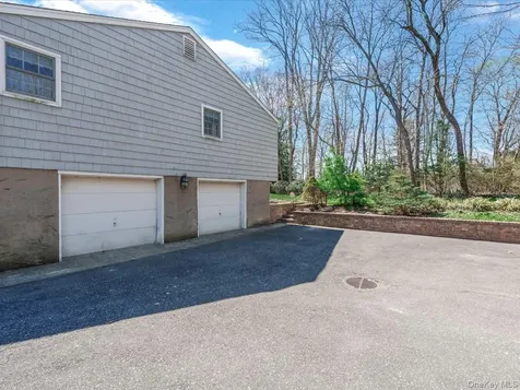25 Jaegger Drive Old Brookville NY 11545